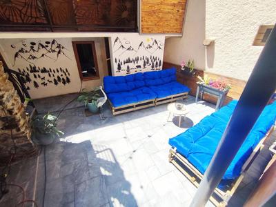 Maison - 240 m² - 13 pièces