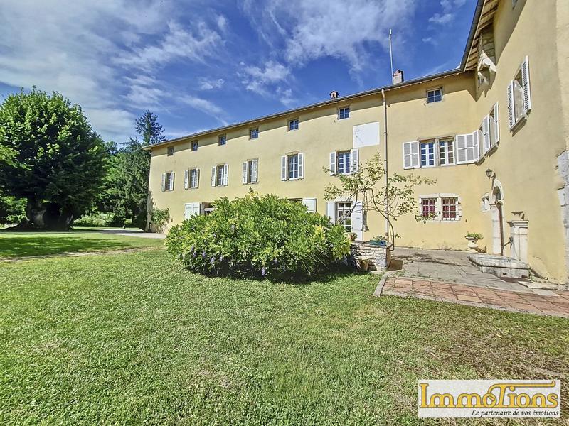 Propriété - 635 m² - 20 pièces