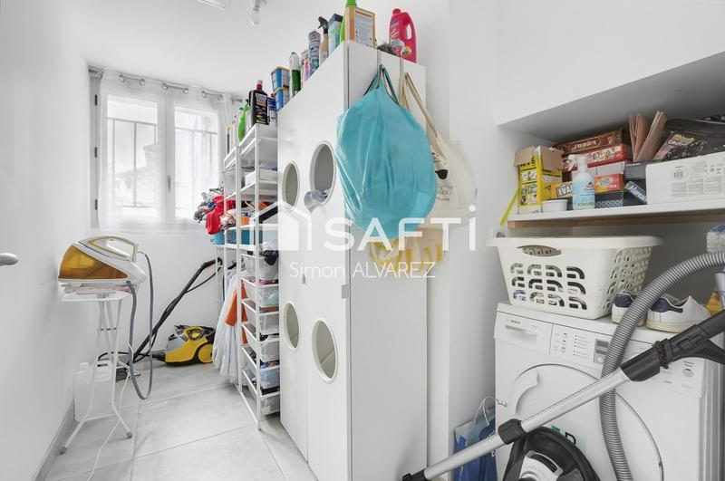 Maison - 230 m² - 8 pièces