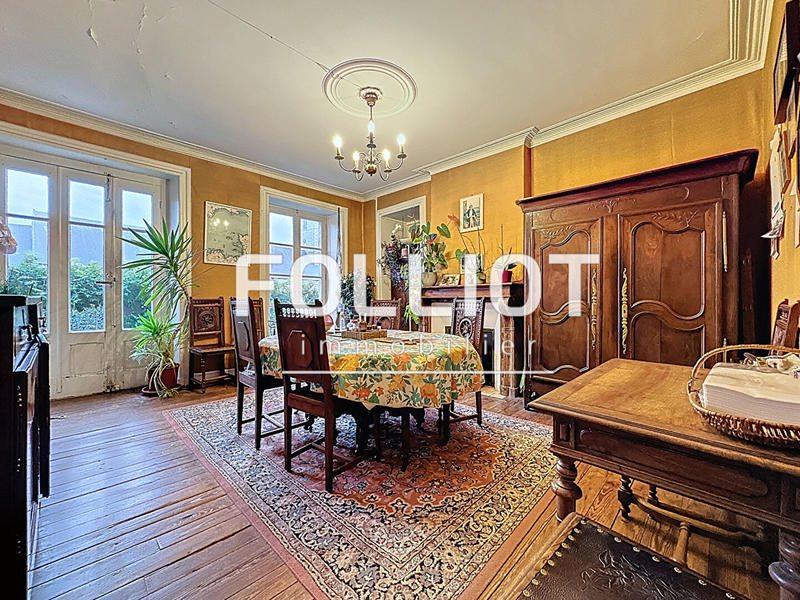 Maison - 235 m² - 12 pièces