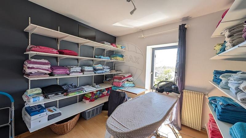 Maison - 210 m² - 9 pièces