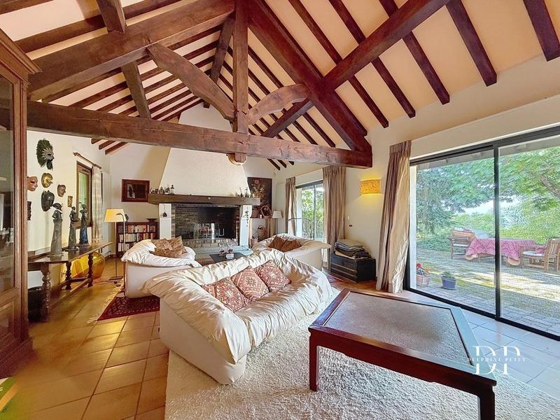 Maison - 259 m² - 5 pièces