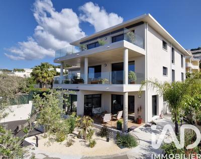 Maison - 370 m² - 15 pièces