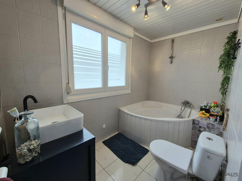 Maison - 120 m² - 7 pièces