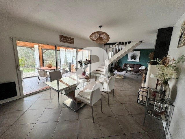 Maison - 141 m² - 7 pièces