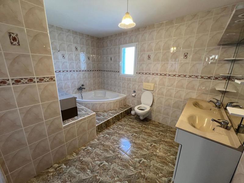 Maison - 250 m² - 9 pièces