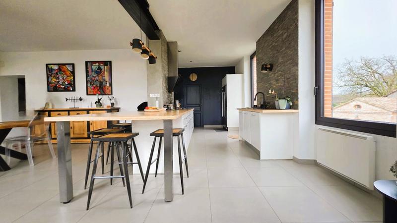 Maison - 240 m² - 8 pièces