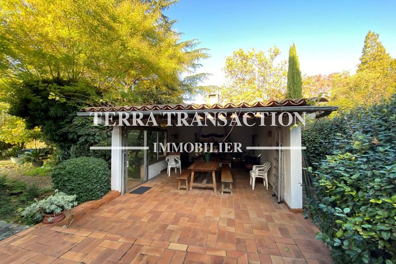 Propriété - 260 m² - 11 pièces