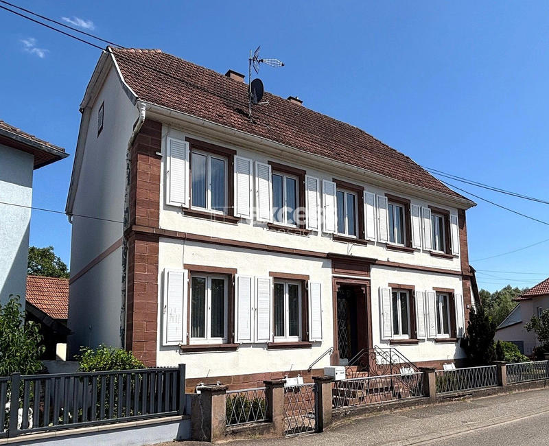 Maison - 234 m² - 10 pièces