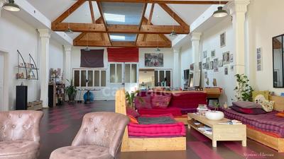 Maison - 250 m² - 6 pièces