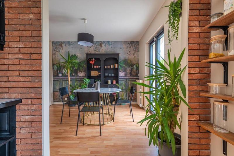 Maison traditionnelle - 210 m² - 8 pièces