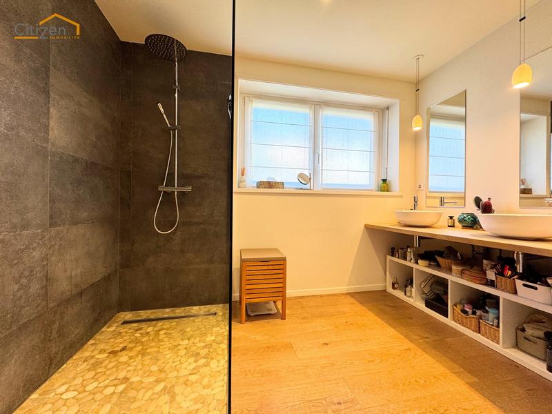 Maison - 200 m² - 6 pièces