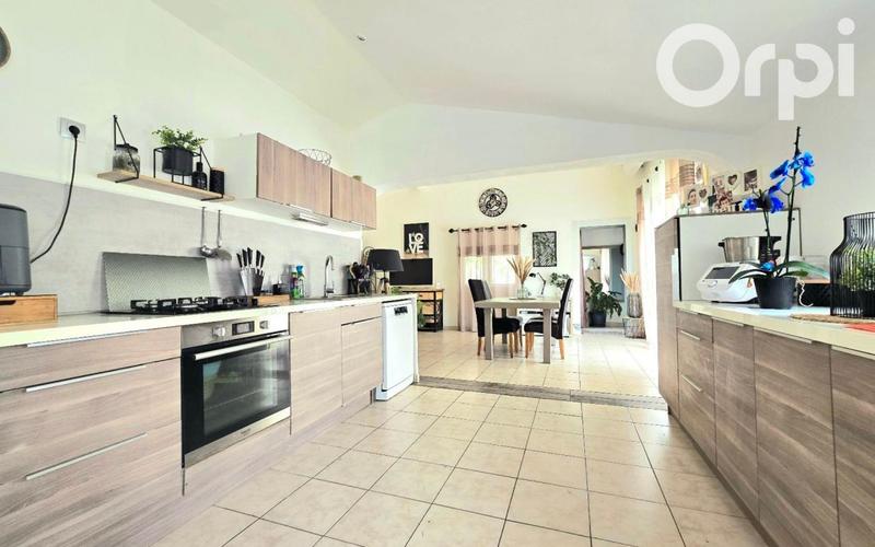 Maison - 267 m² - 11 pièces