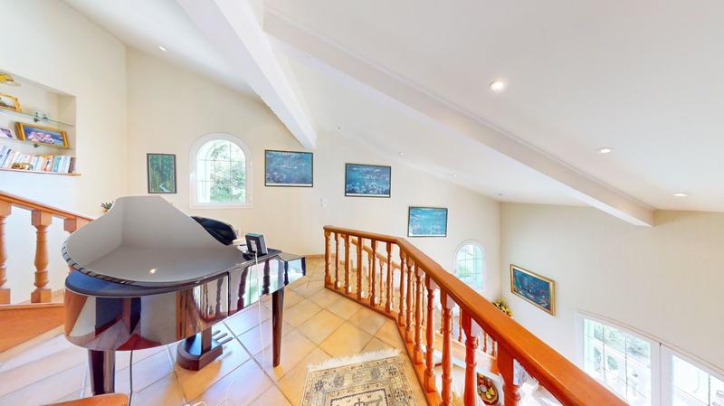 Maison - 232 m² - 8 pièces