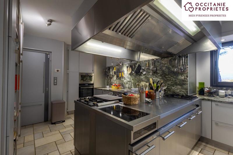 Propriété - 320 m² - 7 pièces