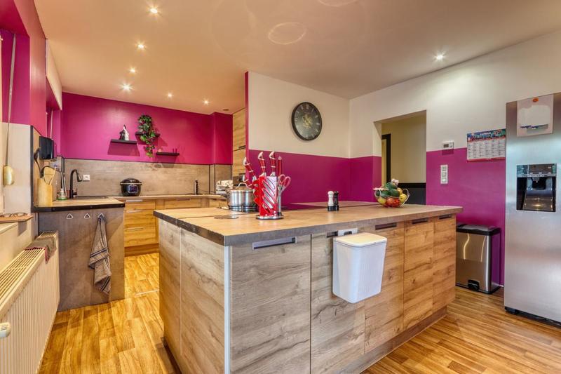 Maison - 250 m² - 9 pièces