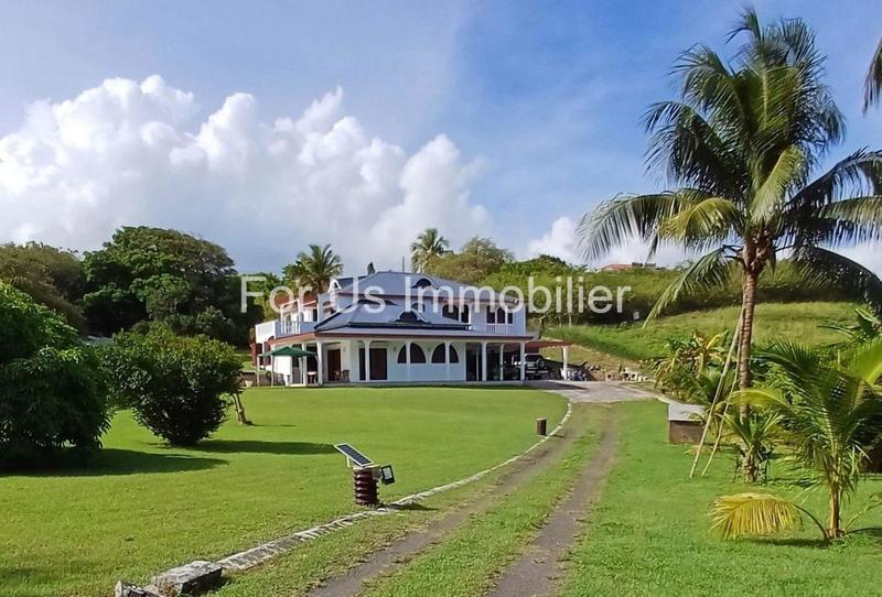 Maison - 365 m² - 9 pièces