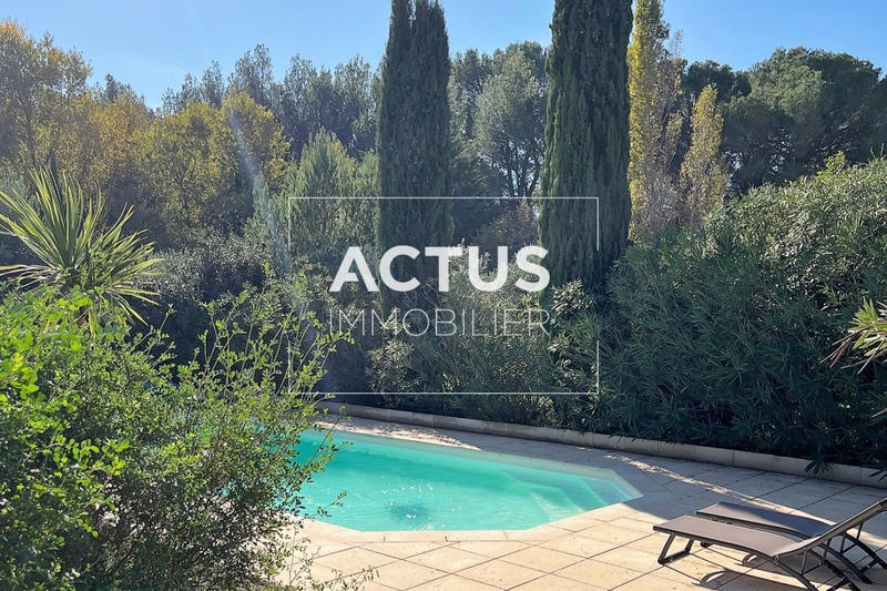 Maison - 213 m² - 7 pièces