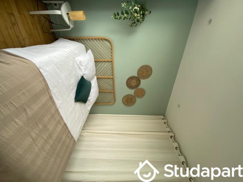 Chambre - 12 m² - 1 pièce