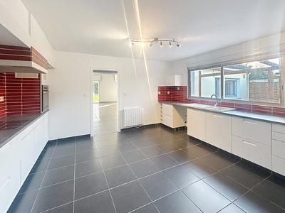 Maison - 204 m² - 7 pièces