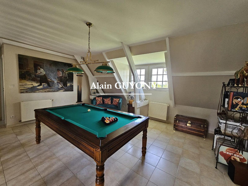 Maison traditionnelle - 249 m² - 7 pièces