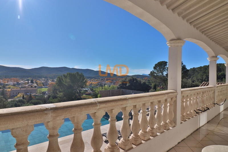 Propriété - 370 m² - 13 pièces