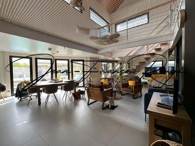 Maison - 320 m² - 10 pièces