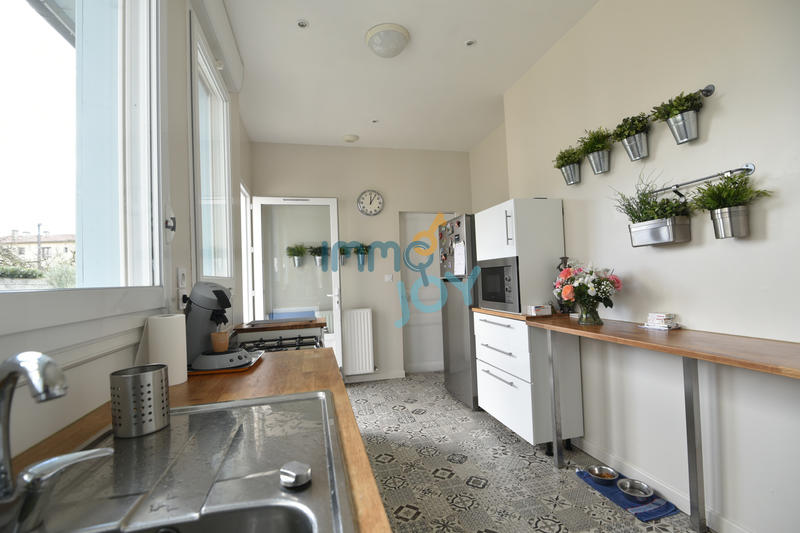 Maison - 212 m² - 8 pièces