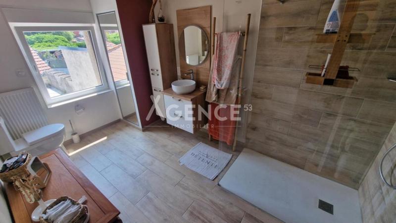 Maison - 212 m² - 8 pièces