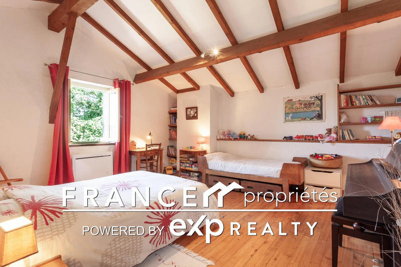 Maison - 223 m² - 7 pièces