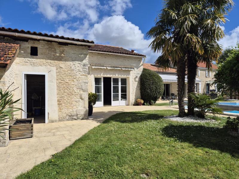 Maison en pierre - 231 m² - 9 pièces