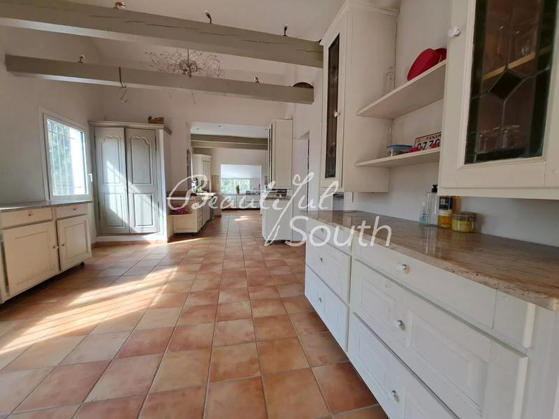 Mas - 350 m² - 10 pièces