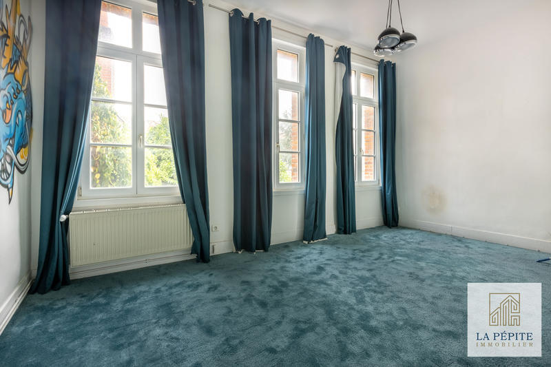 Maison - 306 m² - 10 pièces