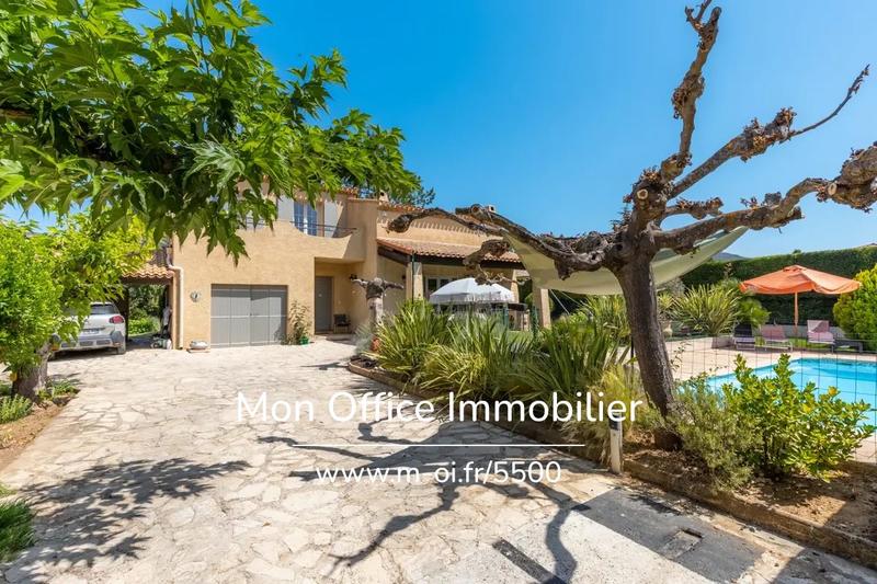 Maison traditionnelle - 145 m² - 5 pièces