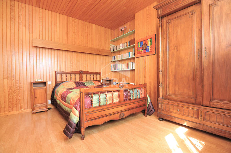 Maison - 270 m² - 11 pièces