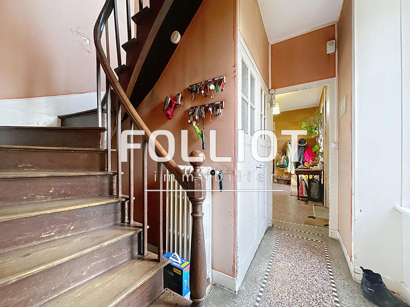 Maison - 235 m² - 12 pièces