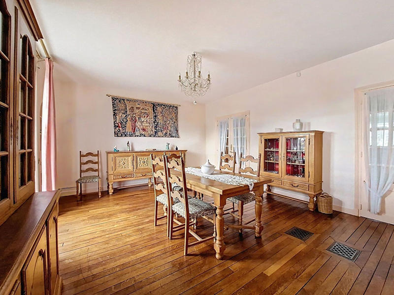 Maison - 215 m² - 7 pièces