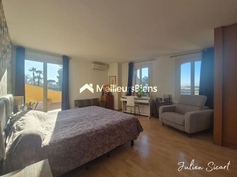 Propriété - 270 m² - 7 pièces