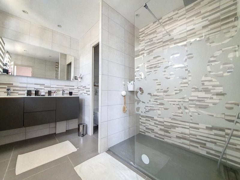 Maison - 260 m² - 8 pièces