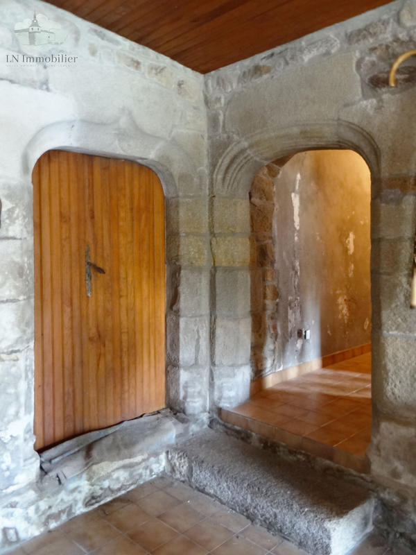 Propriété - 250 m² - 8 pièces