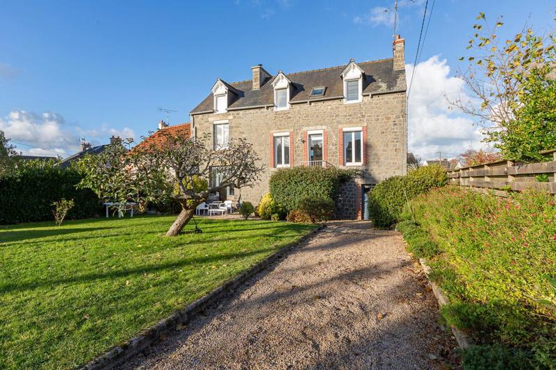 Maison - 152 m² - 8 pièces