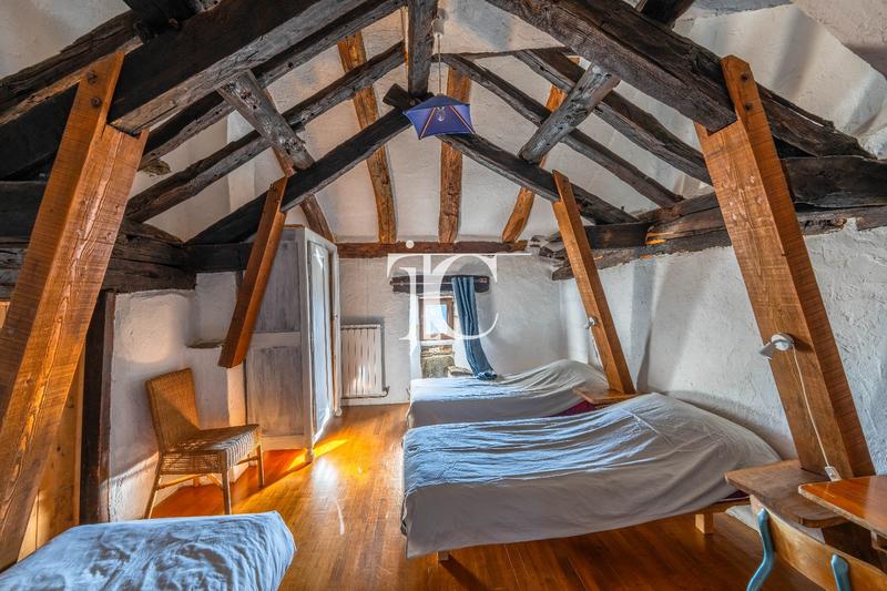 Propriété - 296 m² - 14 pièces