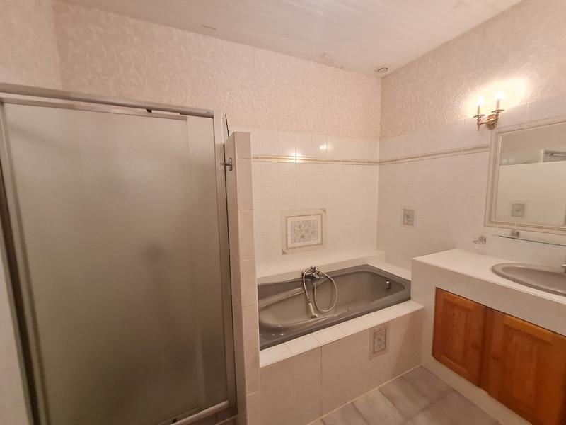 Maison - 204 m² - 7 pièces