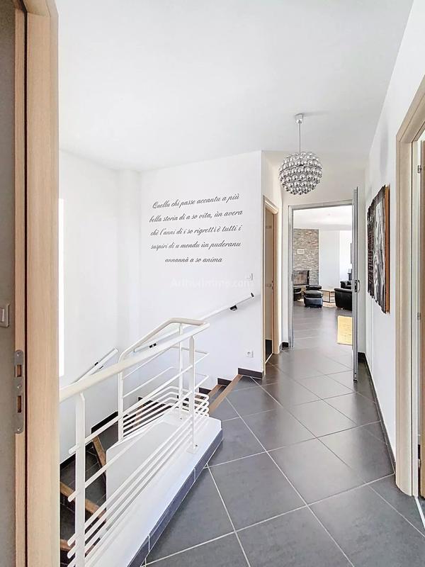 Maison - 185 m² - 6 pièces