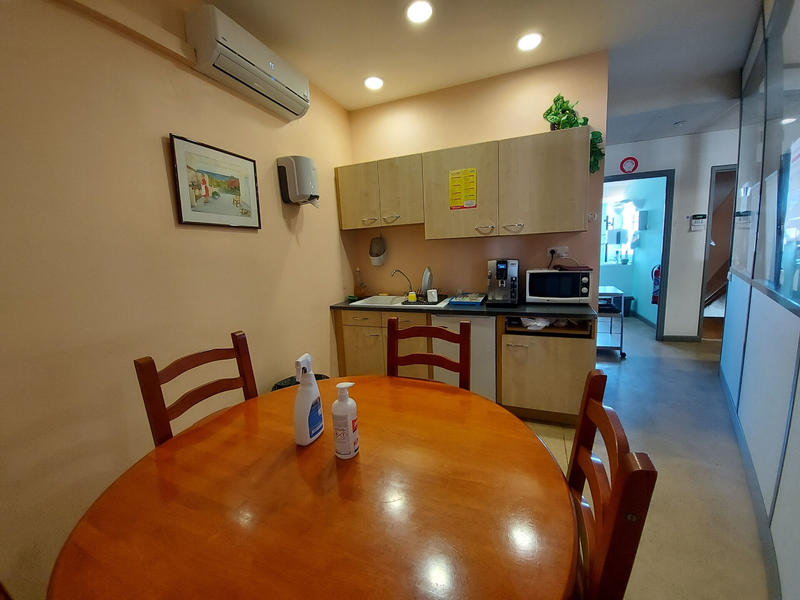 Local commercial - 150 m² - 4 pièces