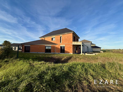 Maison - 220 m² - 6 pièces