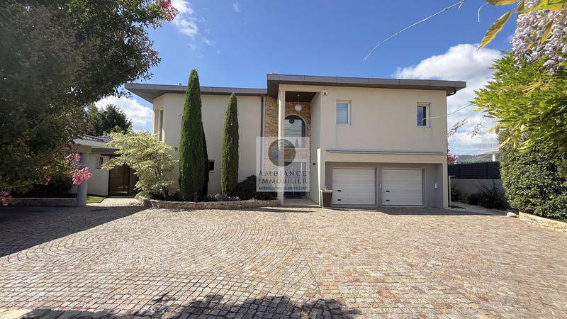 Maison - 257 m² - 7 pièces