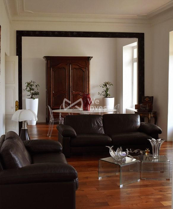 Maison - 331 m² - 9 pièces