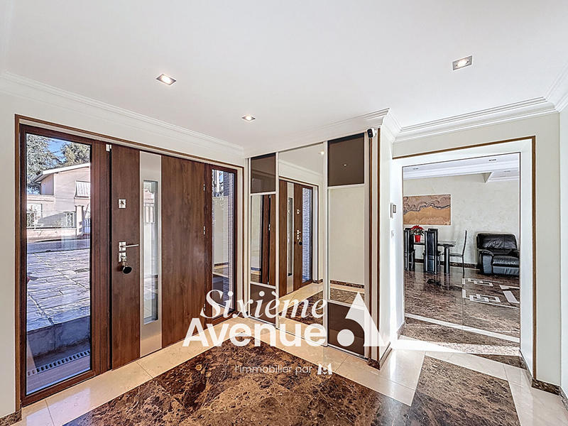 Maison - 181 m² - 7 pièces