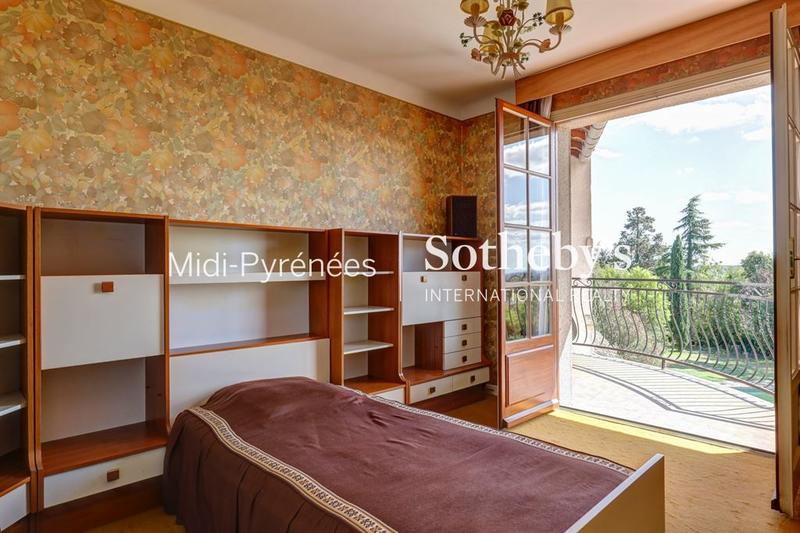 Maison - 242 m² - 6 pièces